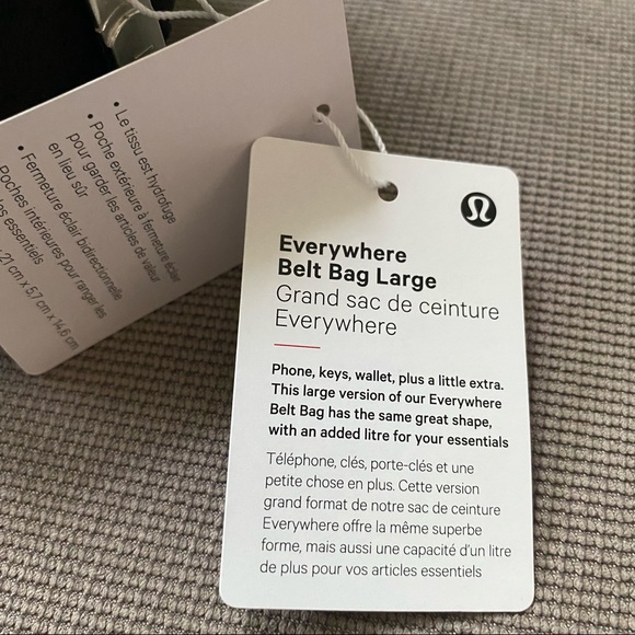 *SOLD* NWT LARGE BLACK Lululemon Everywhere Belt Bag - Picture 7 of 8